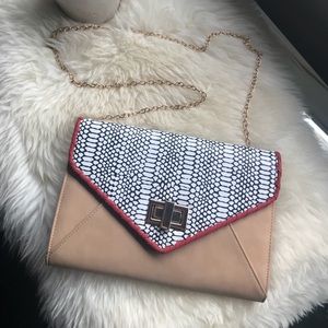 LIKE NEW: Aldo Printed Envelope Cross Body Bag